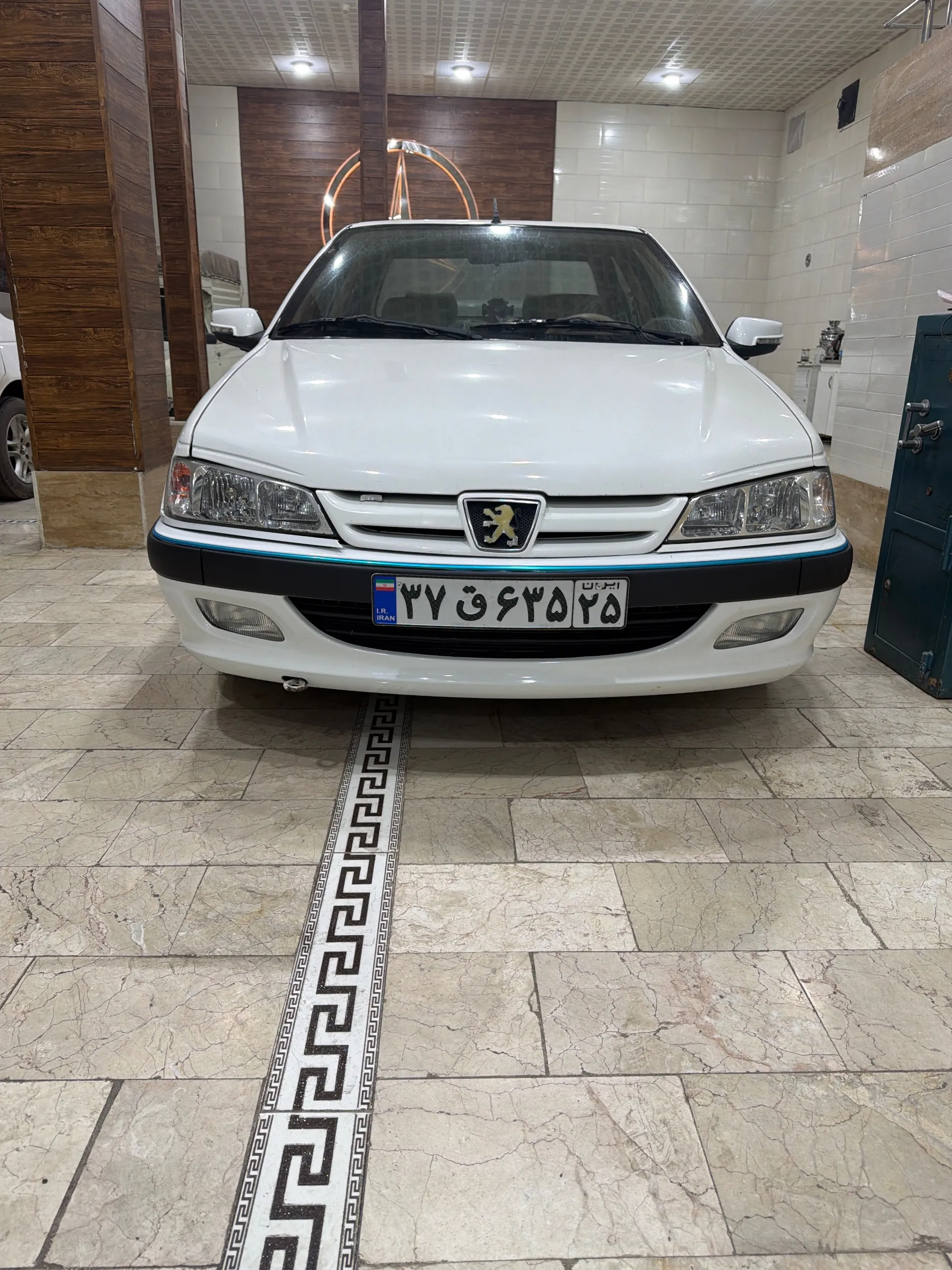 پژو پارس — روبه‌رو